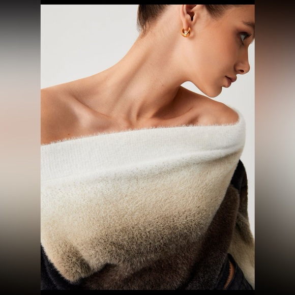 Ombré fuzzy sweater - Picture 2 of 5